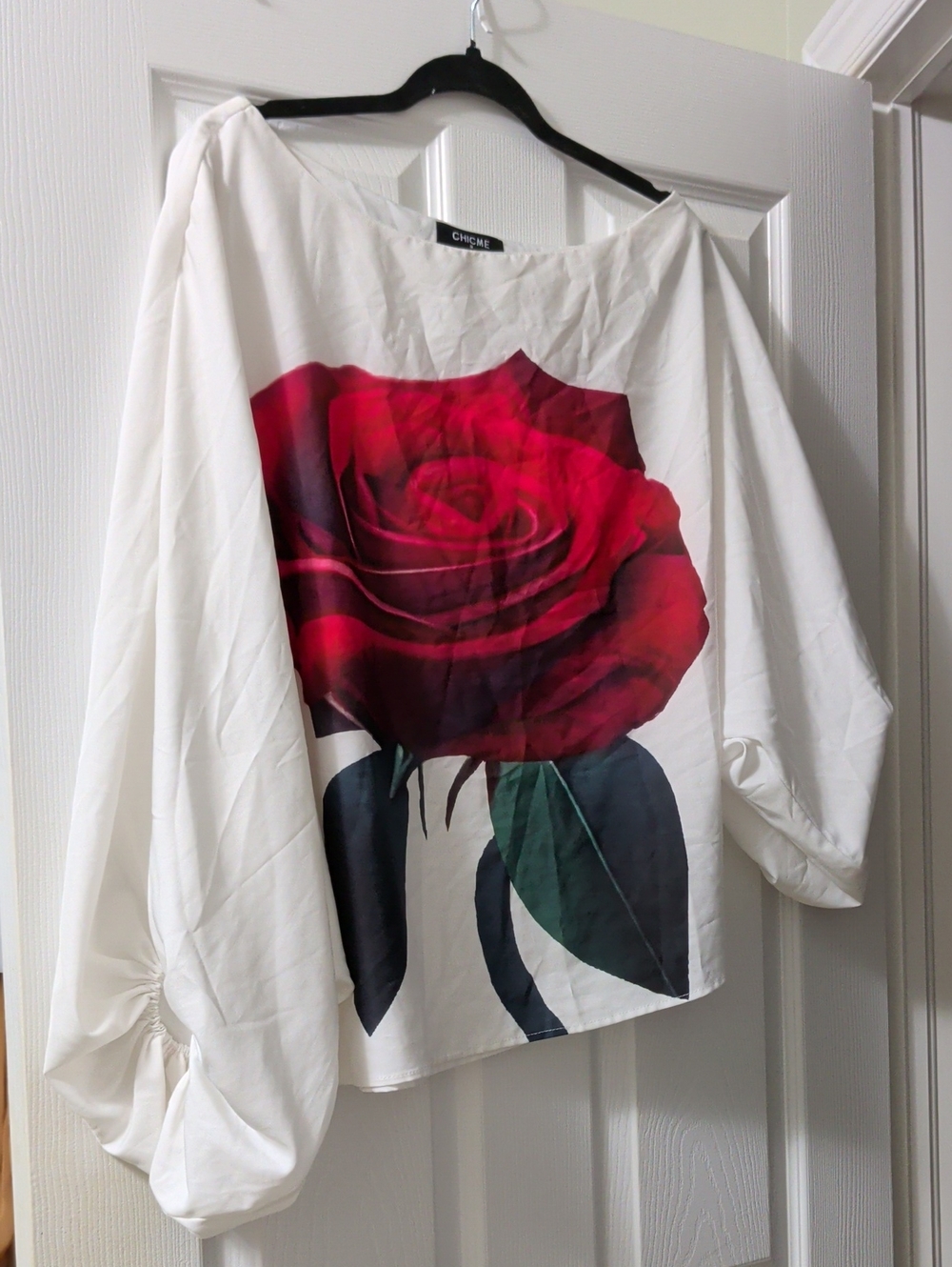 chic White Tunic Top with Bold Red Rose Graphic